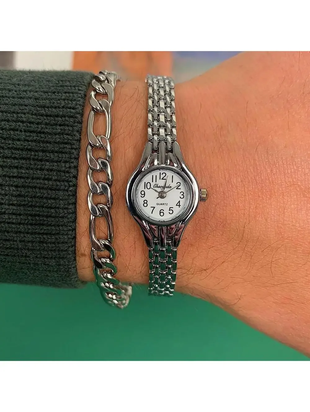 Minimalistic Silver and White round dainty stainless steel y2k 2000s style watch
